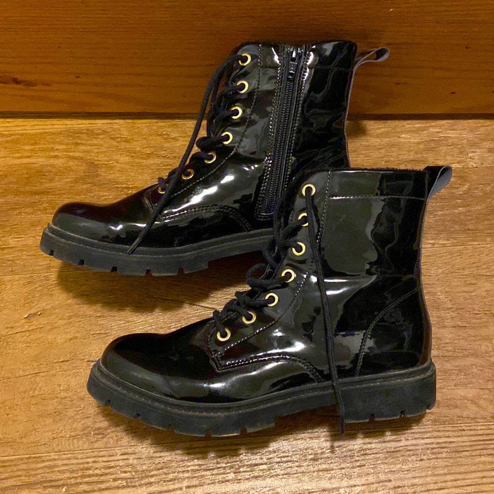 glossy black lace up boots slightly used women’s